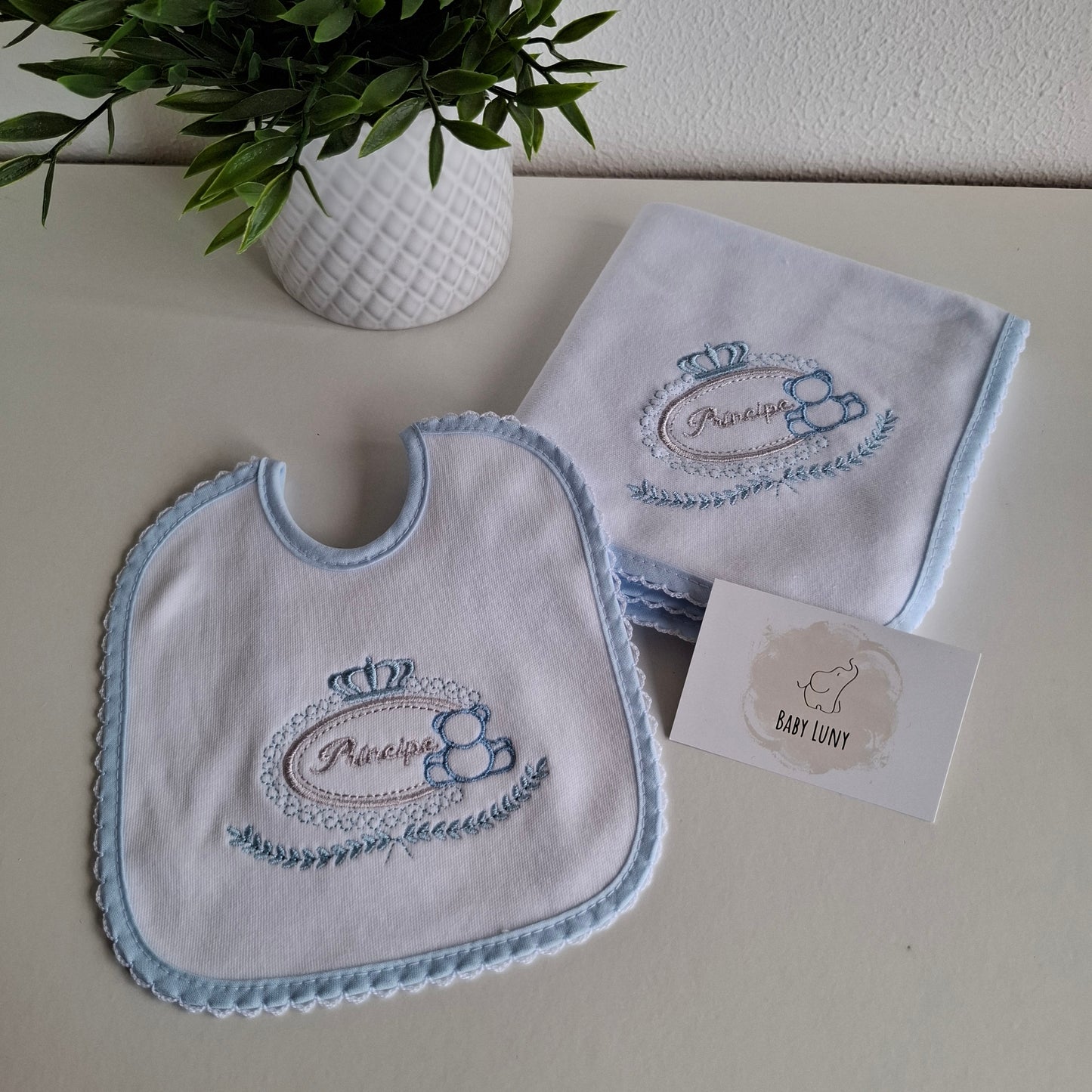 Conjunto Fralda e Babete Princesa e Príncipe