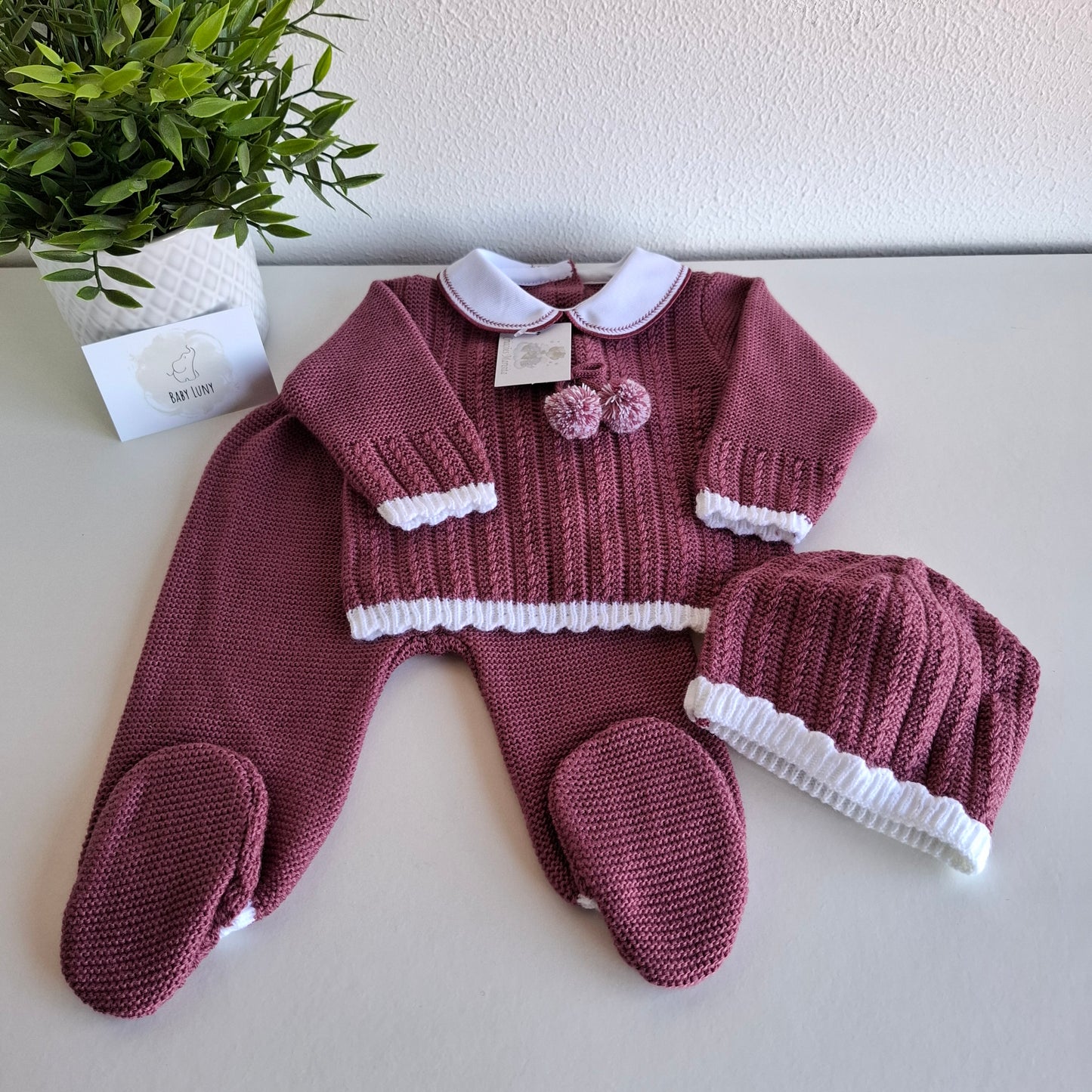 Conjunto Camisola, Calça e Gorro