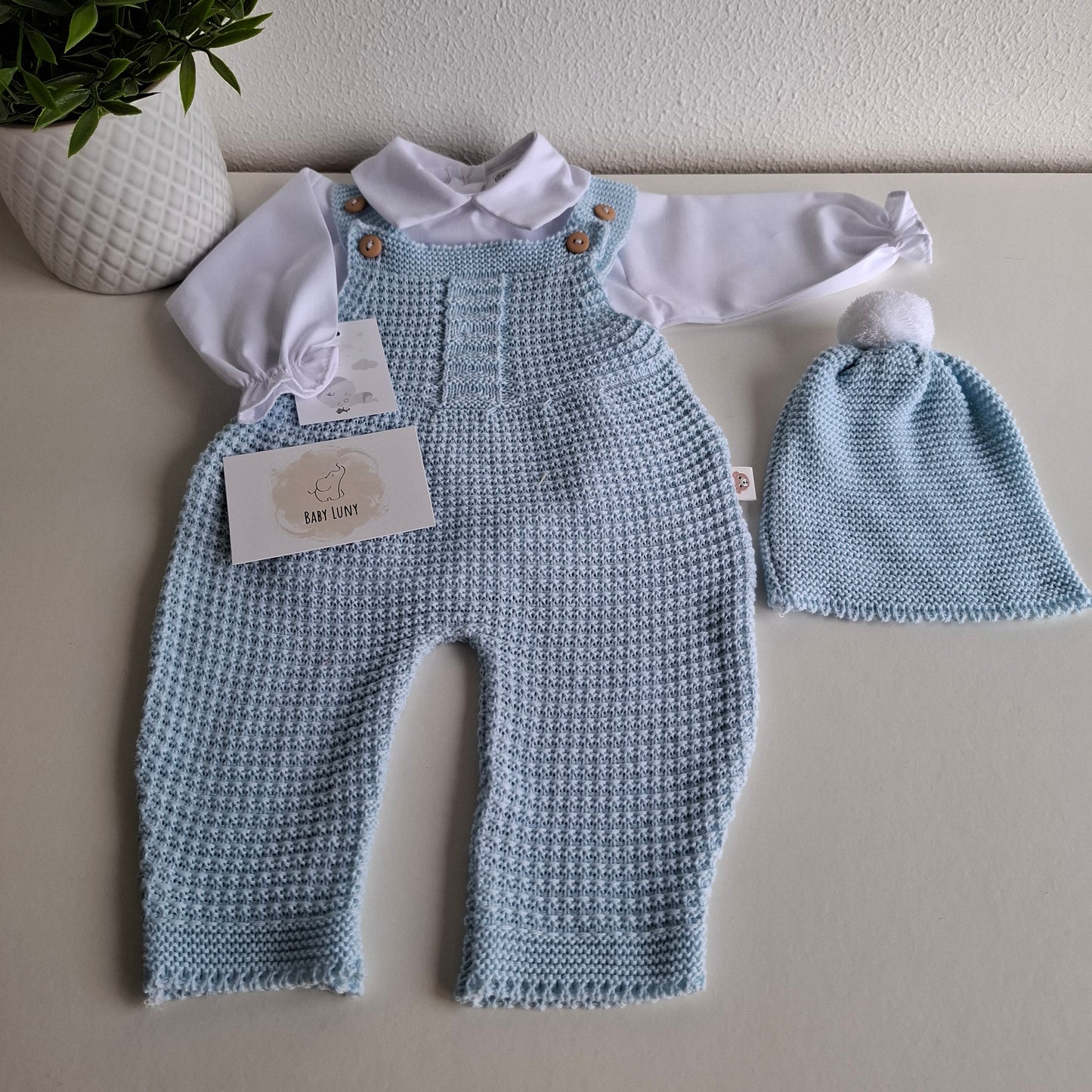 Jardineira com Blusa e Gorro Azul Bebé