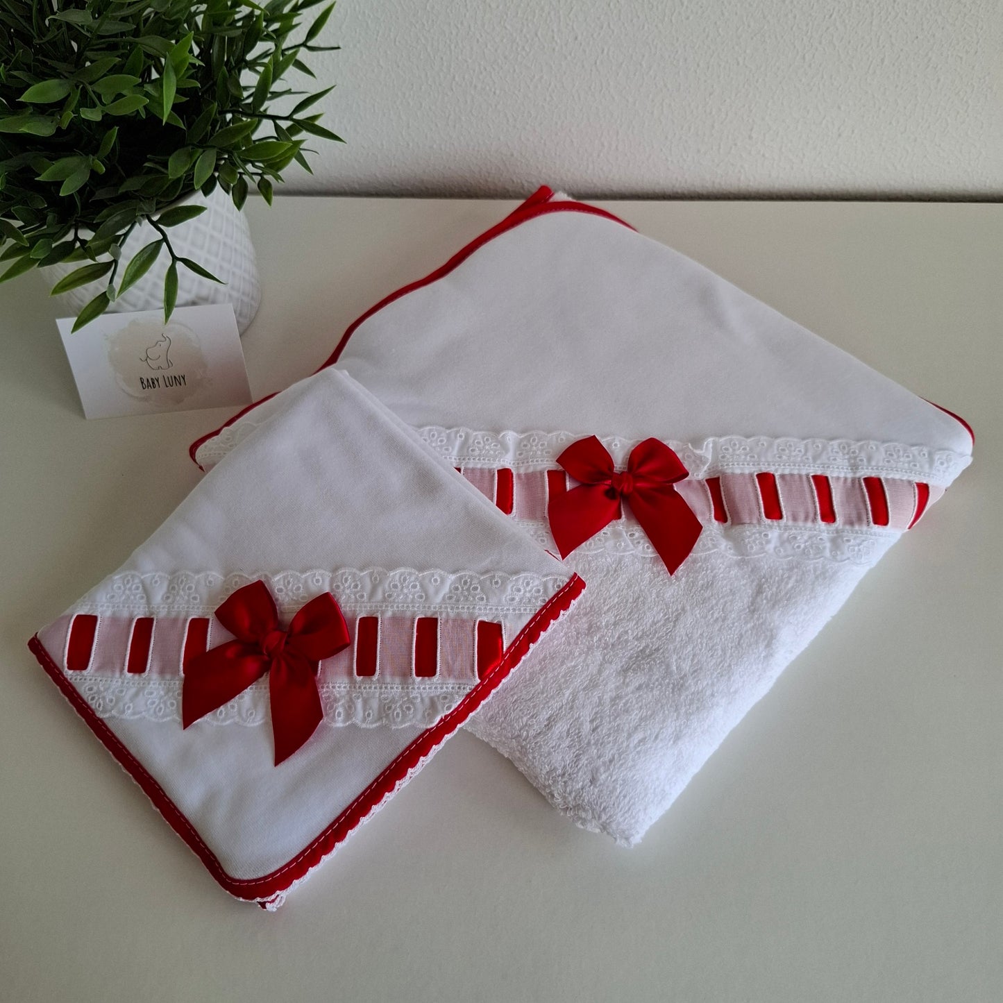Conjunto Toalha e Fralda Bordado Inglês